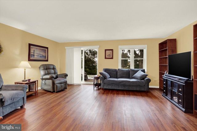 24 WOODLAND EST, Lebanon, PA 17042