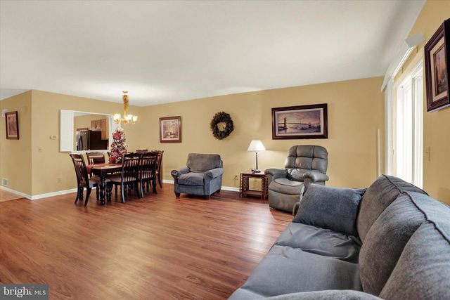 24 WOODLAND EST, Lebanon, PA 17042