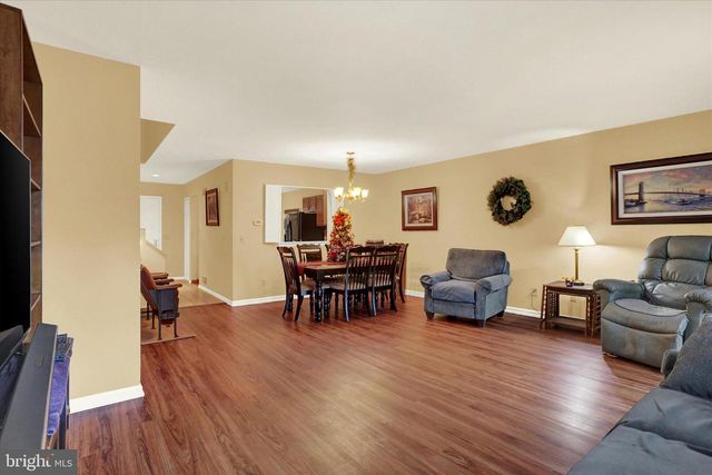 24 WOODLAND EST, Lebanon, PA 17042