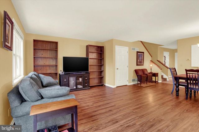 24 WOODLAND EST, Lebanon, PA 17042