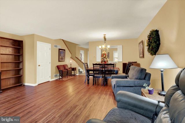 24 WOODLAND EST, Lebanon, PA 17042