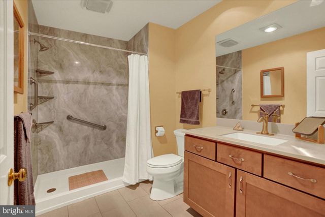 24 WOODLAND EST, Lebanon, PA 17042