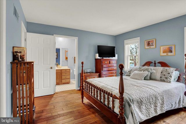 24 WOODLAND EST, Lebanon, PA 17042