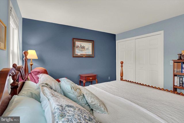 24 WOODLAND EST, Lebanon, PA 17042