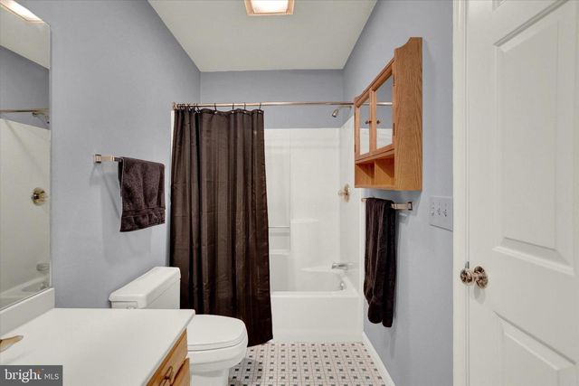 24 WOODLAND EST, Lebanon, PA 17042