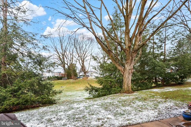 24 WOODLAND EST, Lebanon, PA 17042