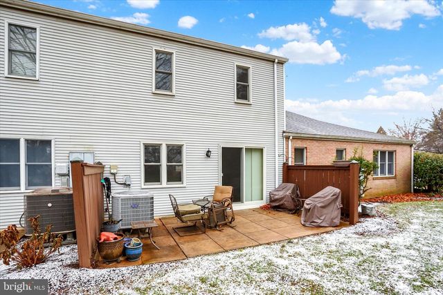 24 WOODLAND EST, Lebanon, PA 17042