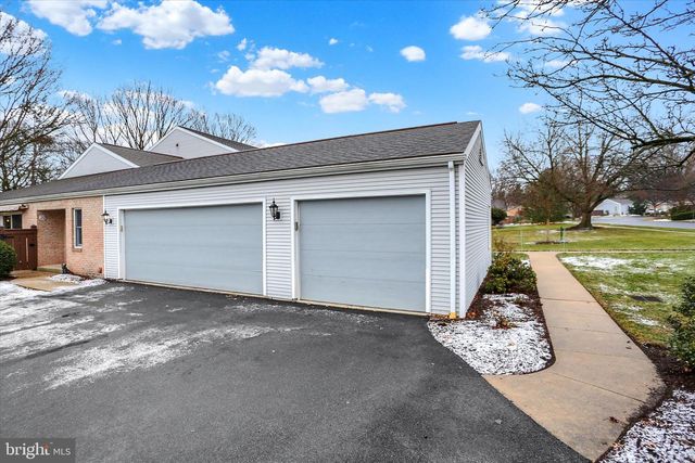 24 WOODLAND EST, Lebanon, PA 17042