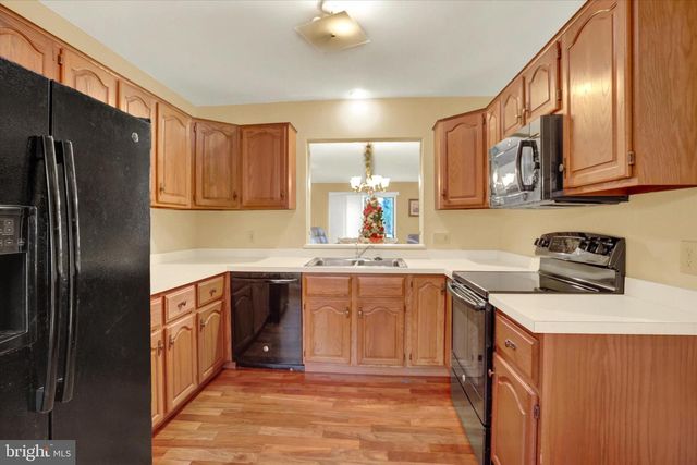 24 WOODLAND EST, Lebanon, PA 17042