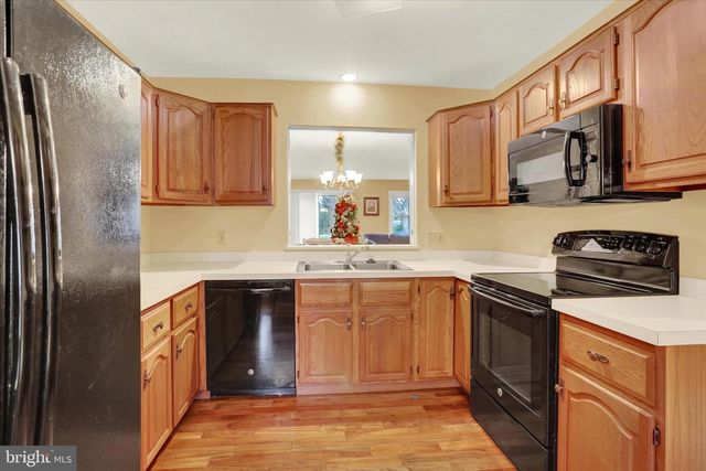 24 WOODLAND EST, Lebanon, PA 17042