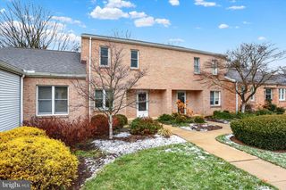 24 WOODLAND EST, Lebanon, PA 17042