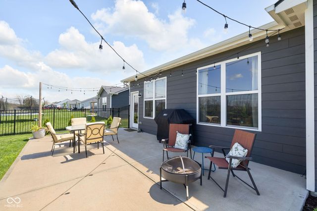 5888 Walkabout Way, Brownsburg, IN 46112