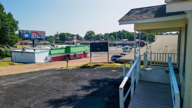 1616 W 3rd St., Laurel, MS 39440