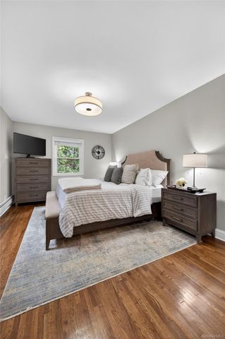 34 Bridge Road, Manhasset, NY 11030