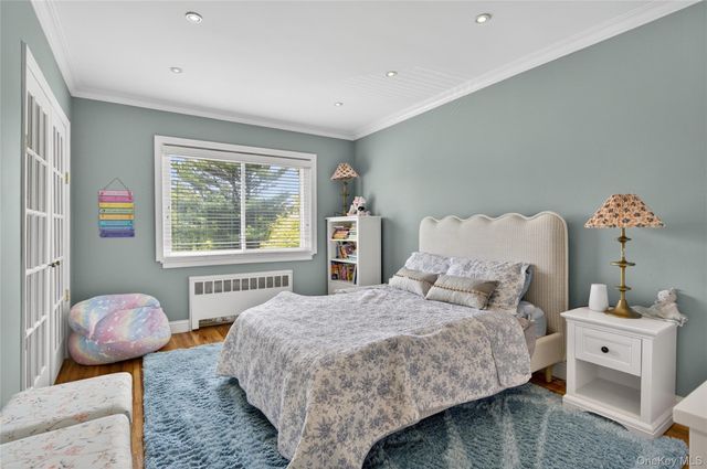 34 Bridge Road, Manhasset, NY 11030