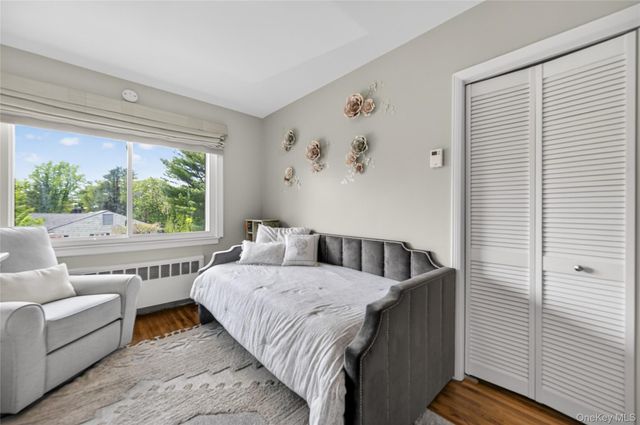 34 Bridge Road, Manhasset, NY 11030