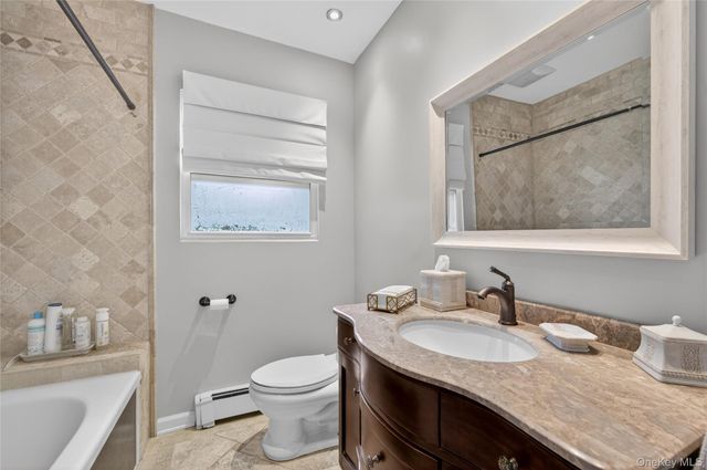 34 Bridge Road, Manhasset, NY 11030