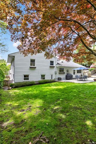 34 Bridge Road, Manhasset, NY 11030