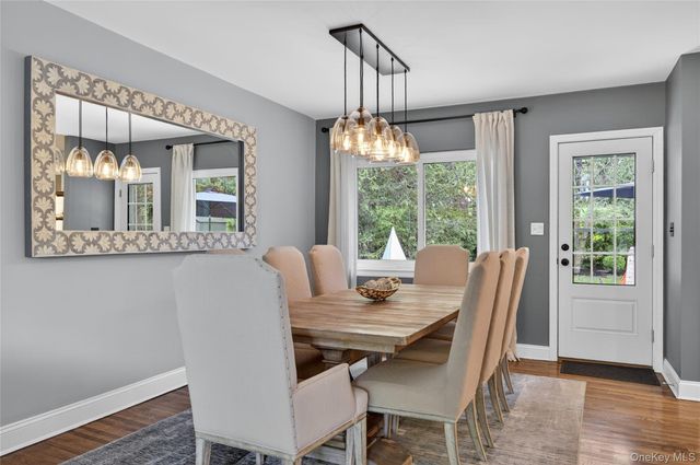 34 Bridge Road, Manhasset, NY 11030