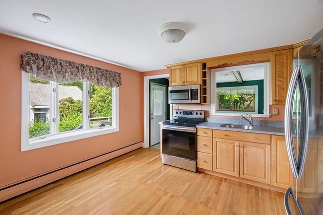 40 Bell Rd, Weymouth, MA 02188