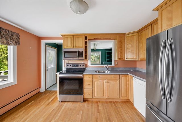 40 Bell Rd, Weymouth, MA 02188