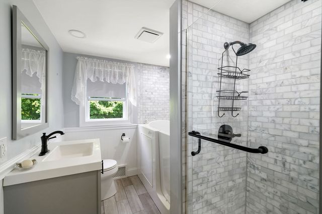 40 Bell Rd, Weymouth, MA 02188