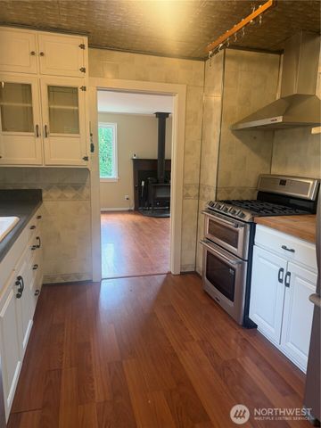15122 S 42nd Ave, Tukwila, WA 98188