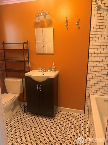 15122 S 42nd Ave, Tukwila, WA 98188