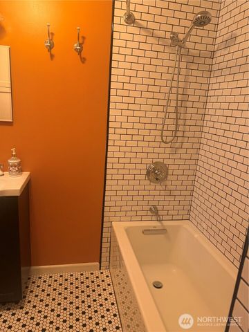 15122 S 42nd Ave, Tukwila, WA 98188