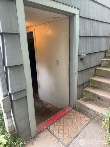 15122 S 42nd Ave, Tukwila, WA 98188