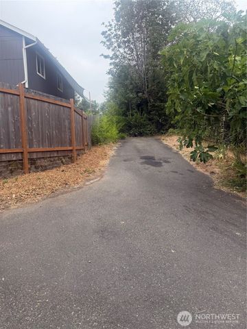 15122 S 42nd Ave, Tukwila, WA 98188