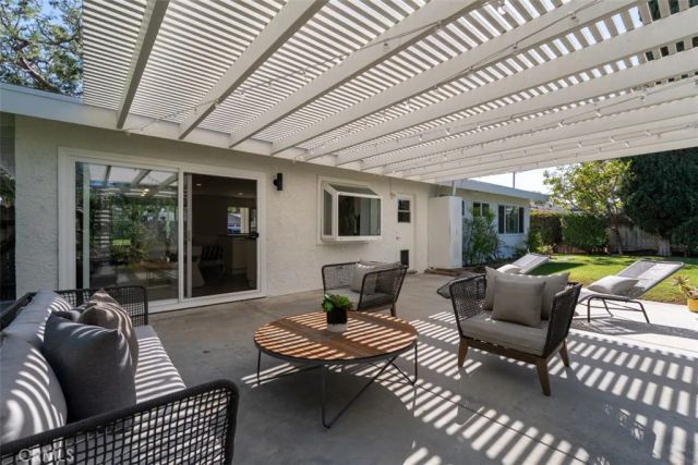 2835 Portola, Costa Mesa, CA 92626