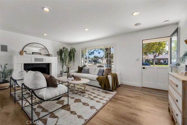 2835 Portola, Costa Mesa, CA 92626