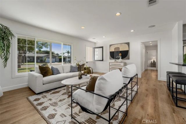 2835 Portola, Costa Mesa, CA 92626