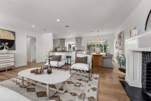 2835 Portola, Costa Mesa, CA 92626