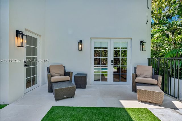 1109 Almeria Ave, Coral Gables, FL 33134