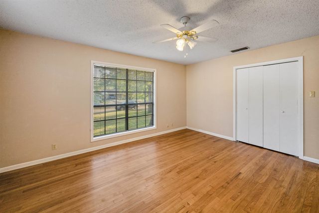 309 River Oaks Dr, Jefferson, TX 75667