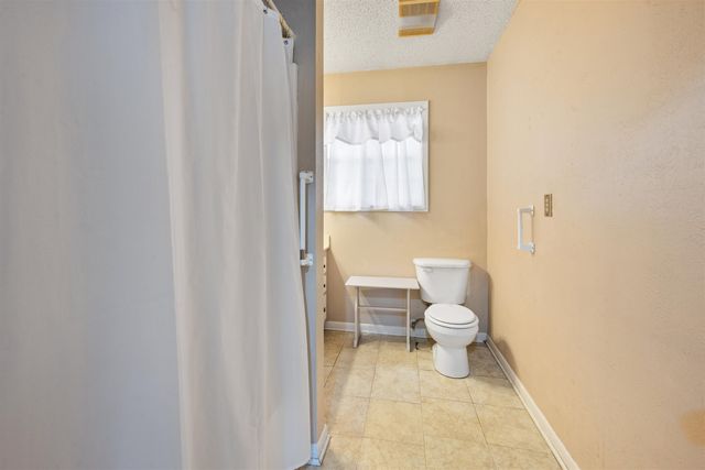 309 River Oaks Dr, Jefferson, TX 75667