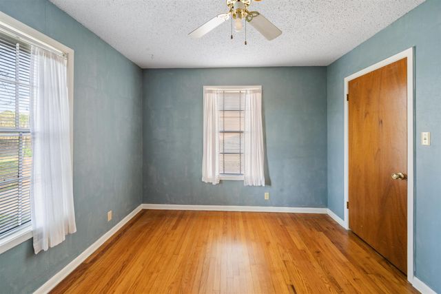 309 River Oaks Dr, Jefferson, TX 75667