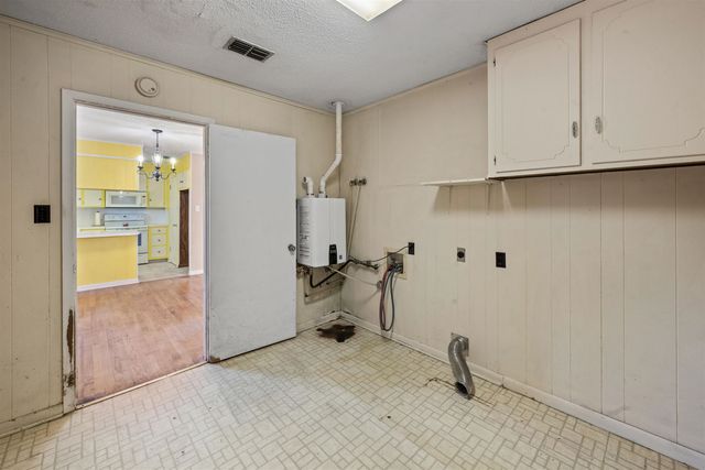 309 River Oaks Dr, Jefferson, TX 75667