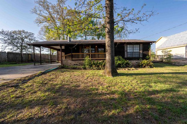 309 River Oaks Dr, Jefferson, TX 75667