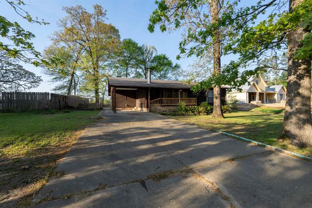 309 River Oaks Dr, Jefferson, TX 75667