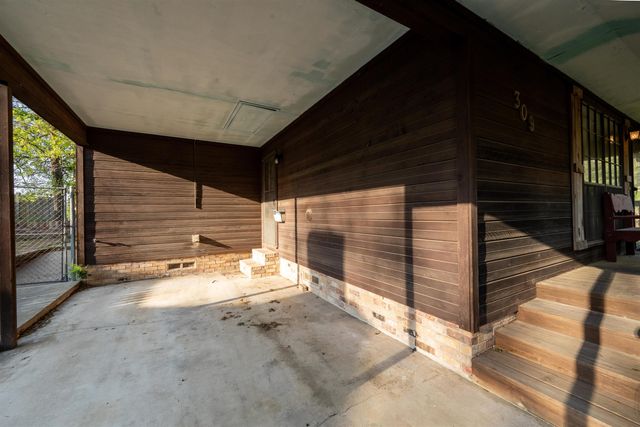 309 River Oaks Dr, Jefferson, TX 75667