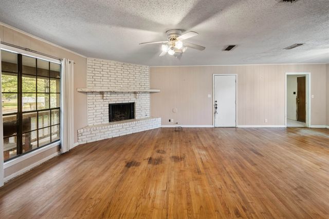 309 River Oaks Dr, Jefferson, TX 75667