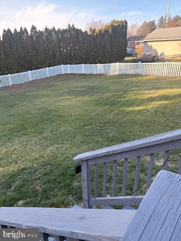 2144 PLEASANT VIEW DR, York, PA 17406