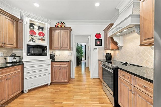 355 Brookton Drive, Clemmons, NC 27012
