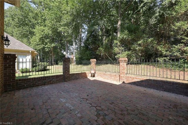 355 Brookton Drive, Clemmons, NC 27012