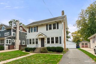 516 E Willow Avenue, Wheaton, IL 60187