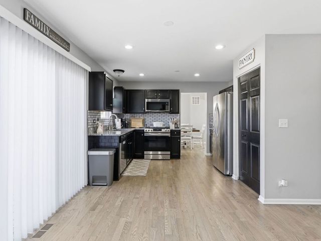 186 Manning Avenue, Montgomery, IL 60538