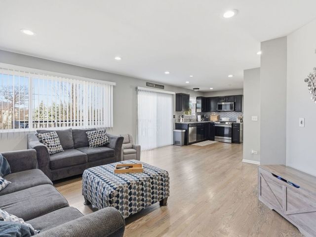 186 Manning Avenue, Montgomery, IL 60538